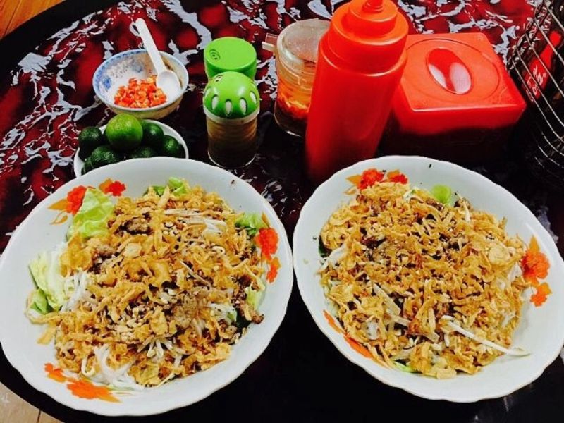 Start your Hanoi Travel with a refreshing bite